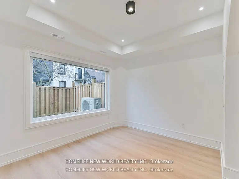 995 Dufferin St #LANEWAY — Photo 5