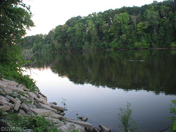 2nd image of 664 N Cygnet Lake Dr