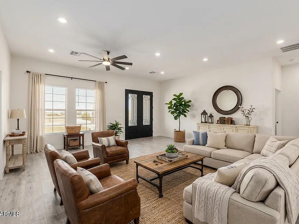 1st image of 37277 W HILTON Avenue