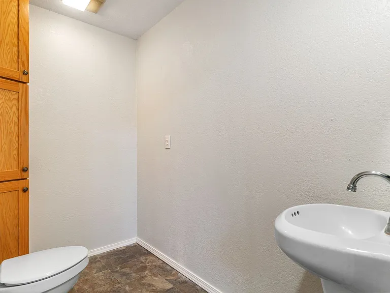 1107 Madison St — Photo 9