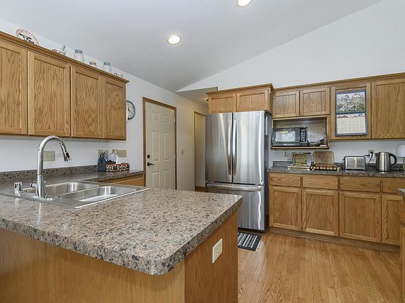 2nd image of 966 Bay View CIRCLE