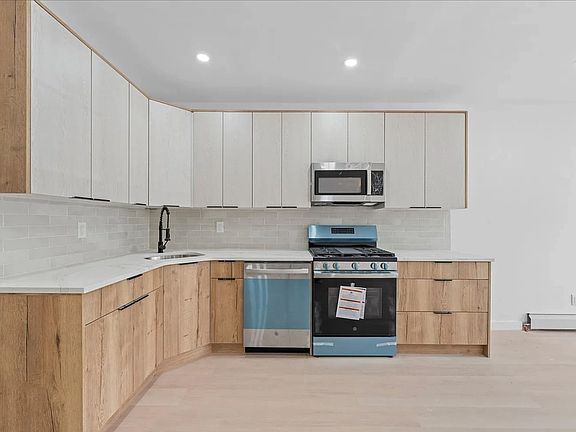 4th image of 196 Shepherd Ave Floor 1