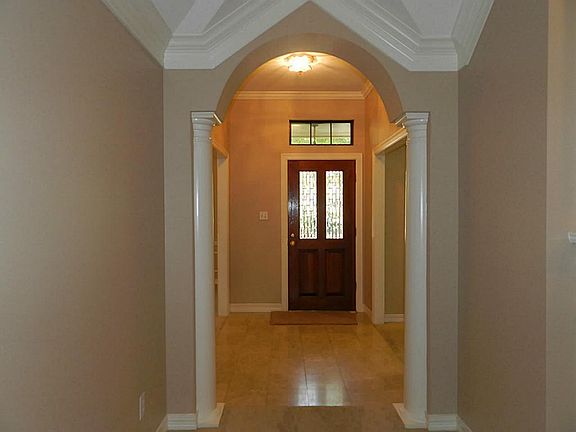 Nice Foyer with 12" Marble Flooring