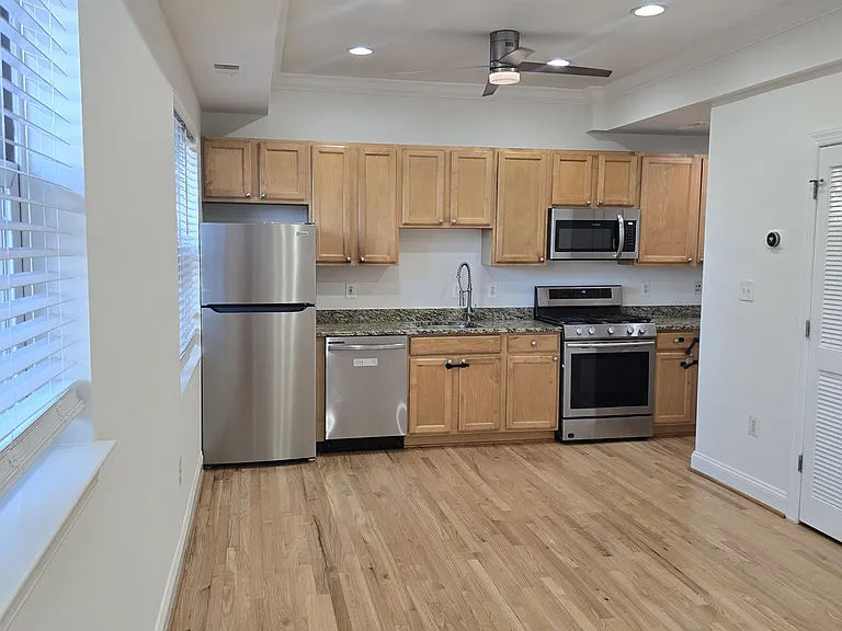 1372 Randolph St NW #102 — Photo 7
