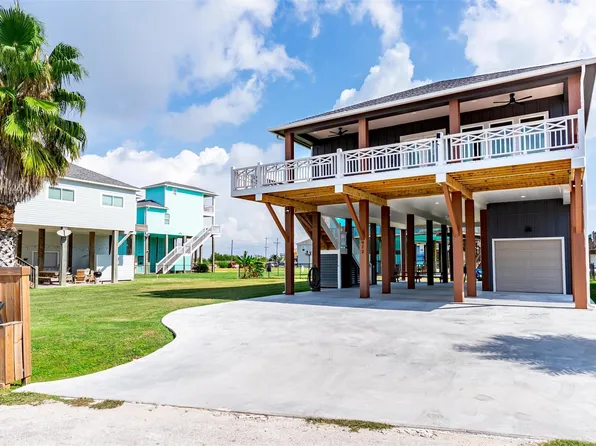 972 Driftwood Dr, Crystal Beach, TX 77650