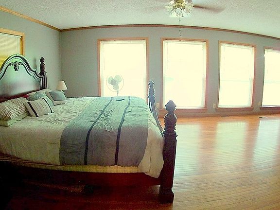 3rd image of 210 White Ln