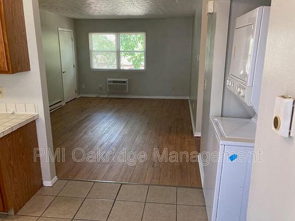 3rd image of 1251 Hilltop Cir