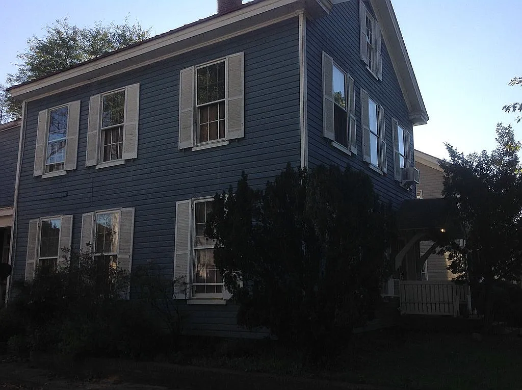 208 Goldsborough St photo 1