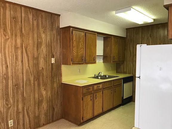 2nd image of 1305 E Sheppard Dr