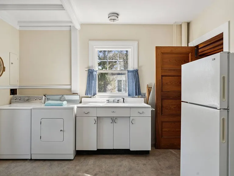 Laundry Room Cabinet