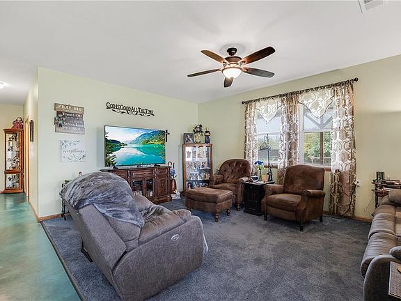 3rd image of 806 SW County Road O
