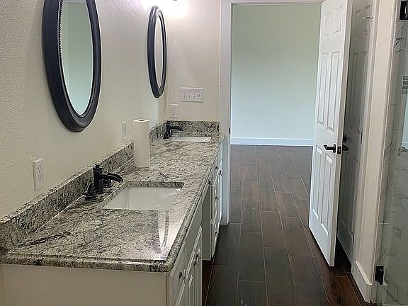 5th image of 1334 W Bayshore Dr