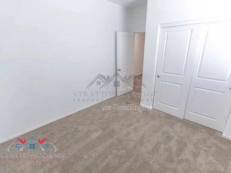 1330 W Hess Ave — Photo 11