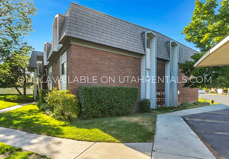 1760 N Willowbrook Dr #LEFT — Photo 14