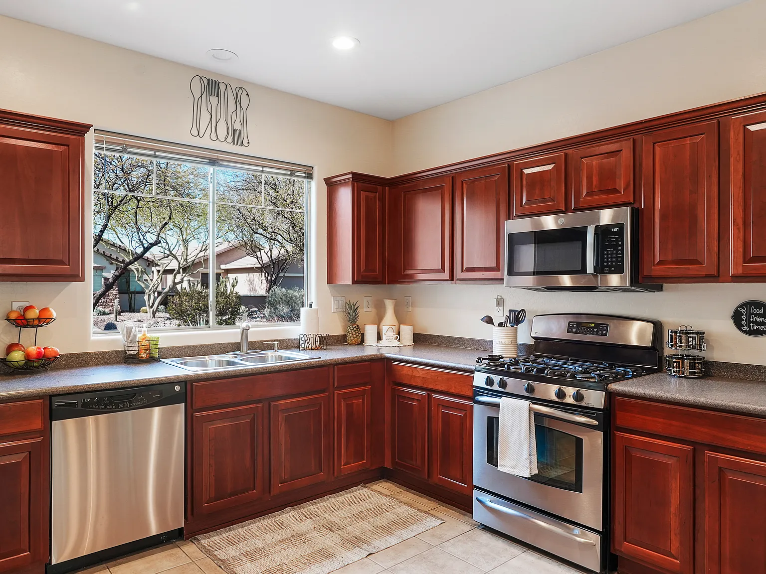 3 bed, 1264 sqft, $3,000 — Photo 4