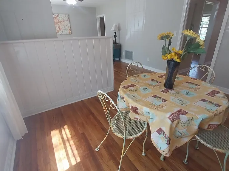 1428 Charlotte St — Photo 6