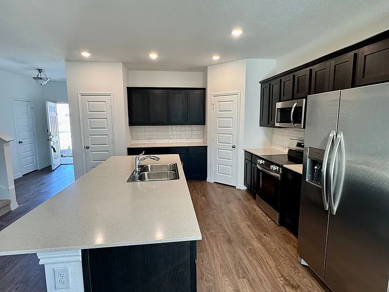 504 Saddle Ln — Photo 4