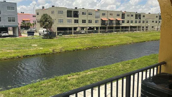 2 bed, 1.5 bath, 1100 sqft, $2,250 — Photo 2