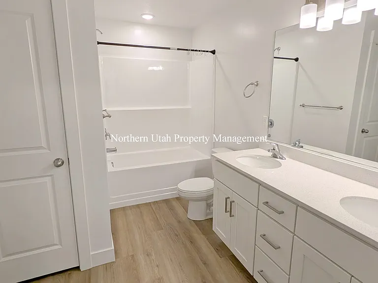 104 W 925 N — Photo 8