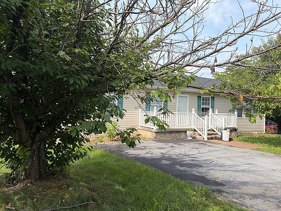 3rd image of 1724 Hermitage Ct