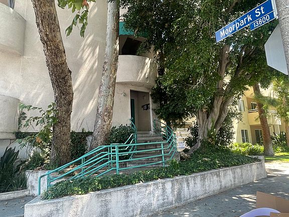 4th image of 13720 Moorpark St APT 202