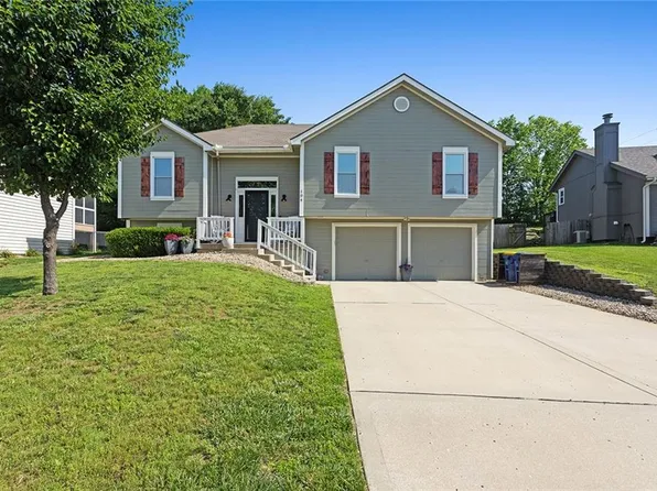 104 Betsy Ct, Smithville, MO 64089