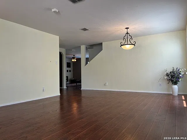 4 bed, 2.5 bath, 2430 sqft, $2,000 — Photo 2