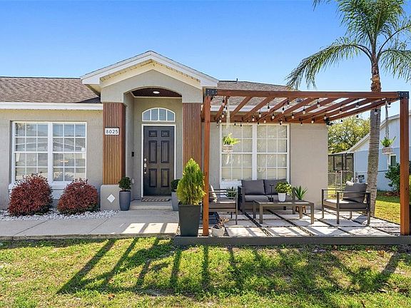 2nd image of 8025 Ridgeglen Cir W