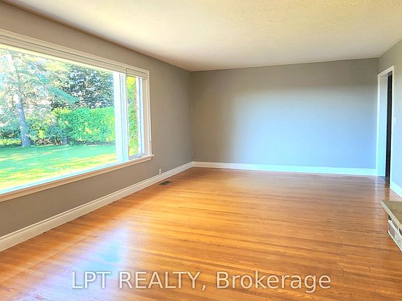 4th image of 585 Mapleview Dr E
