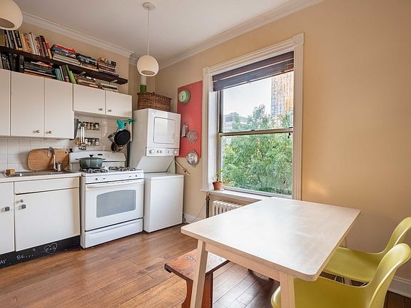 4th image of 30 Willow Pl APT 5