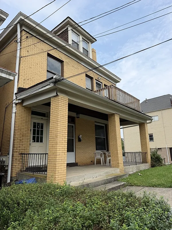 3 bed, 2.0 bath, 2504 sqft, $1,750 — Photo 1