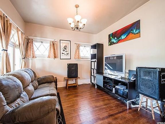 5th image of 251 E Edith Ave