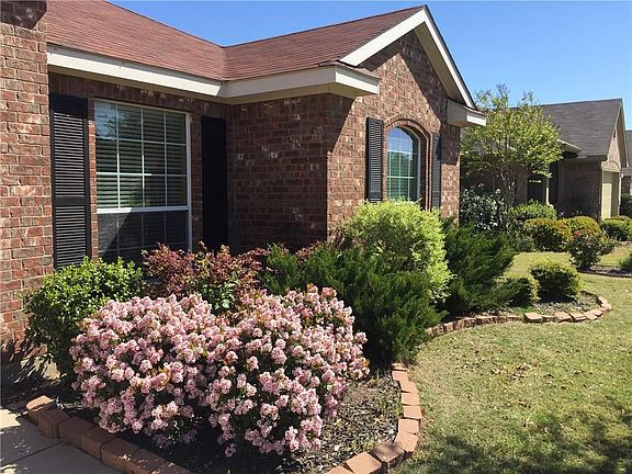 Front landscaping - nice curb appeal