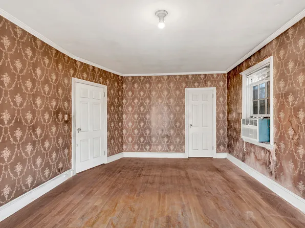 452 Marine Avenue image 10 of 19