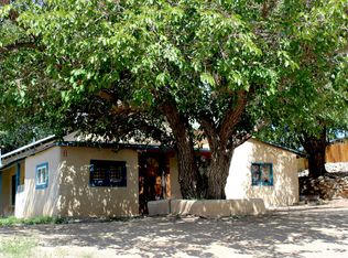 39 Maestas Rd, Ranchos De Taos, NM 87557
