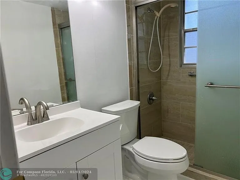 321 Newport Ct #V-unit 321 — Photo 15
