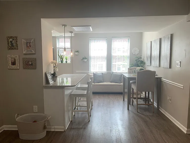 1812 N Queens Ln #217 — Photo 24