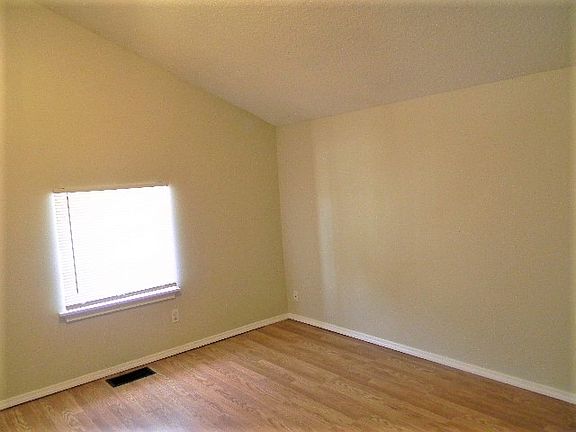 4th image of 72 1/2 Saragossa St