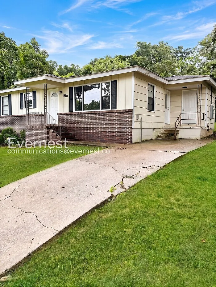 3 bed, 1.0 bath, 1000 sqft, $1,145 — Photo 1