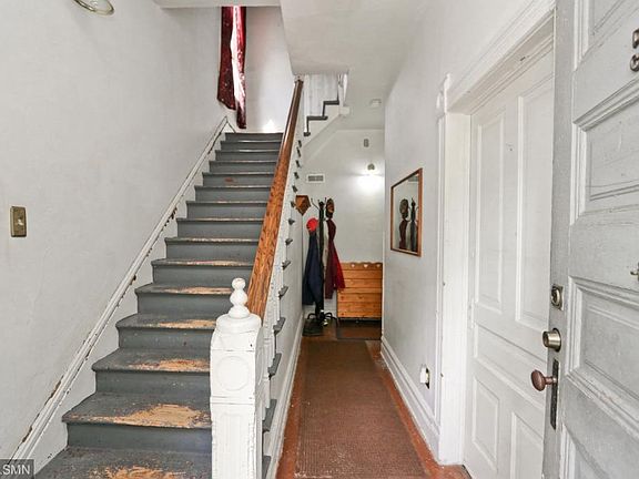 3rd image of 563 Western Ave N
