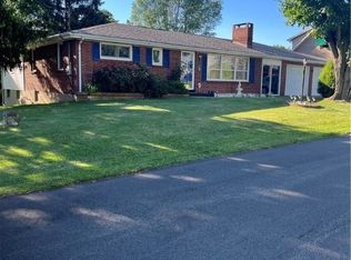 8 Benjamin Dr, Jeannette, PA 15644