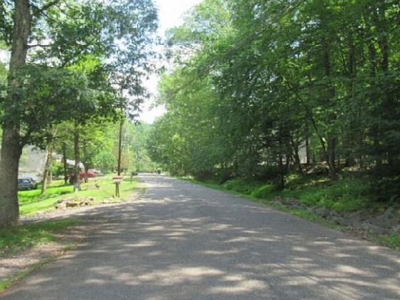 Exterior Neighborhood (street photo)