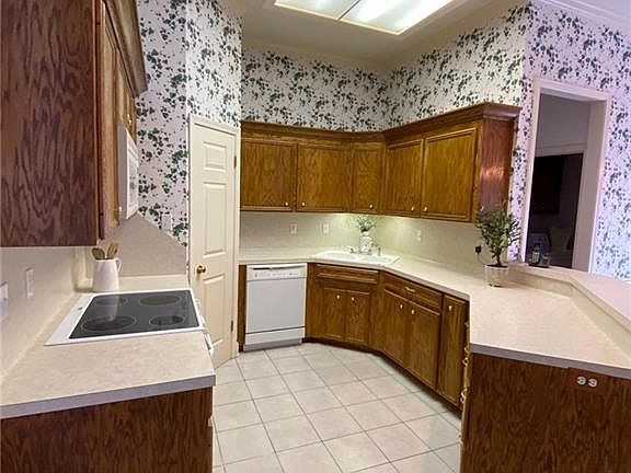 5th image of 2235 Windsor Ct