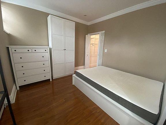 4th image of 553 Undercliff Ave #0