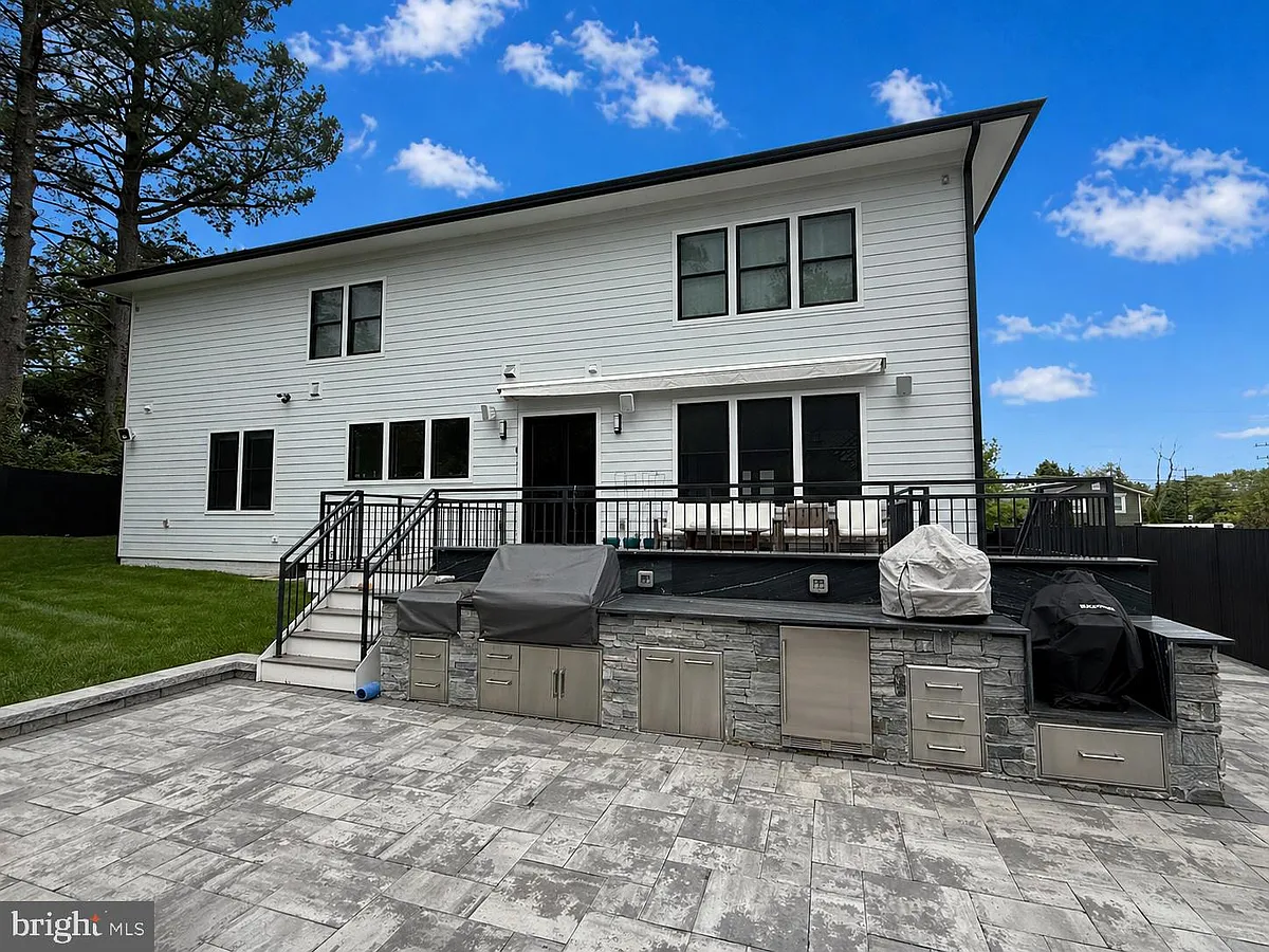 Building Photo - 6813 Dean Dr