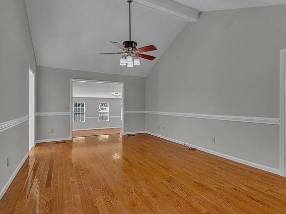 5th image of 110 Sycamore Dr