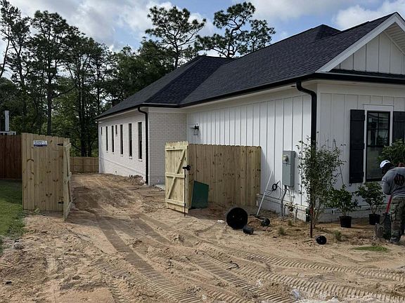 3rd image of 127 Caraway Dr