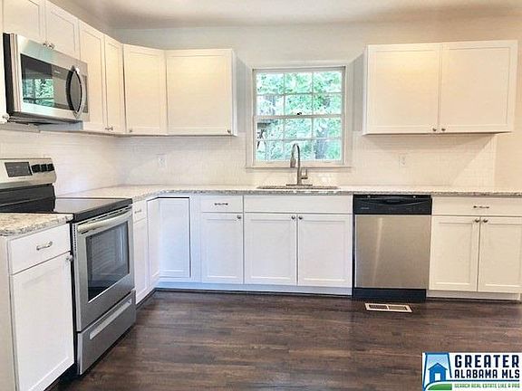 2nd image of 1421 Medina Ln