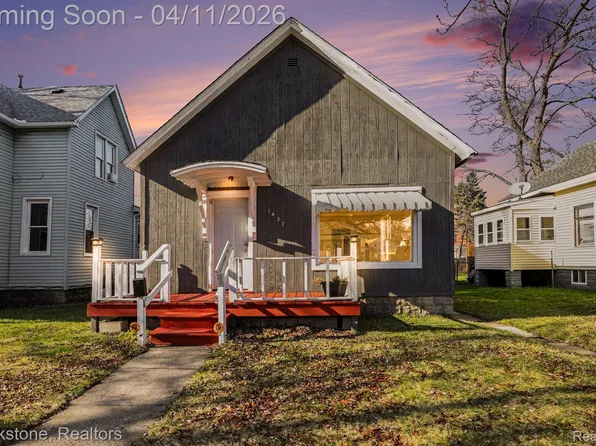 1427 Howard St, Port Huron, MI 48060