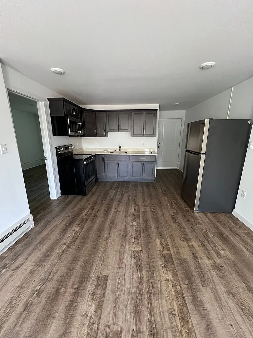 307 Main St — Photo 2